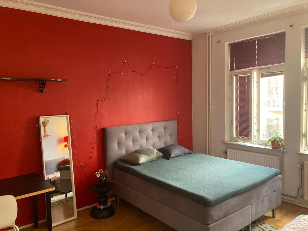 Rum Med Eget Badrum Och Stort, Delat Koek,Centralt I Malmoe A Room In An Apartment, Own Bathroom And Kitchen Shared With A Family Exteriör bild