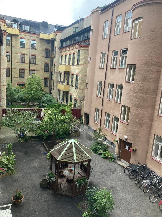 Rum Med Eget Badrum Och Stort, Delat Koek,Centralt I Malmoe A Room In An Apartment, Own Bathroom And Kitchen Shared With A Family Exteriör bild